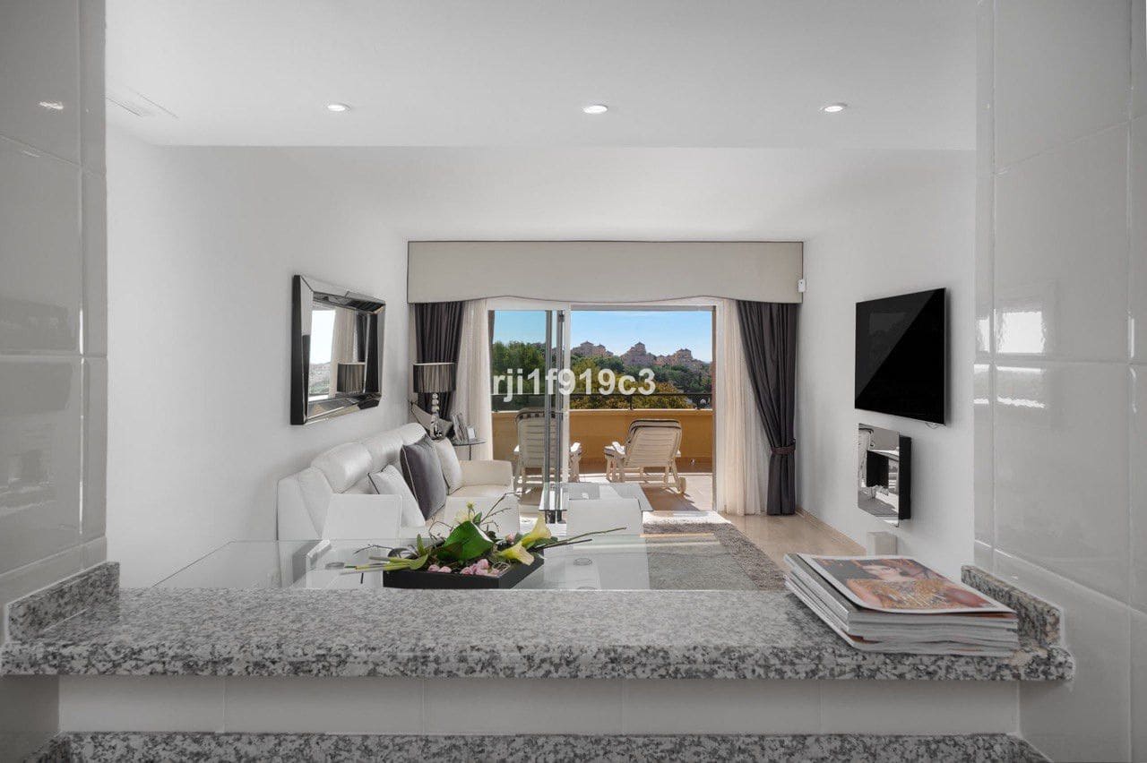 2 slaapkamer Appartement te koop in Elviria met zwembad garage - € 565.000 (Ref: 8635642)