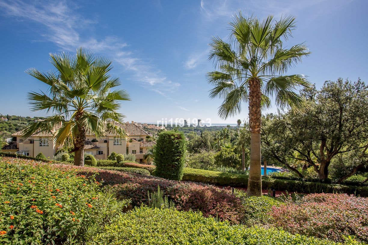 2 slaapkamer Appartement te koop in Elviria met zwembad garage - € 565.000 (Ref: 8635642)