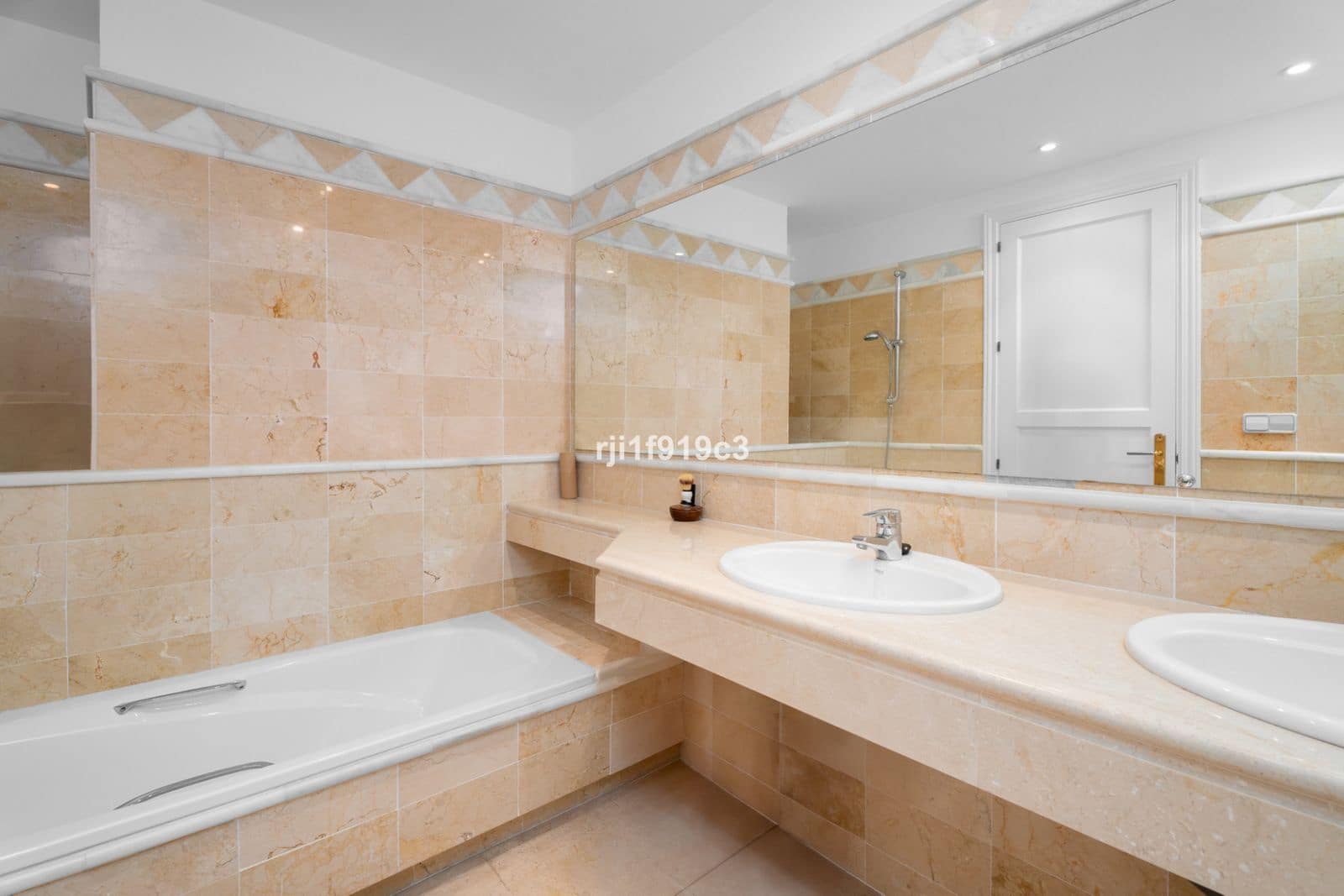 2 slaapkamer Appartement te koop in Elviria met zwembad garage - € 565.000 (Ref: 8635642)