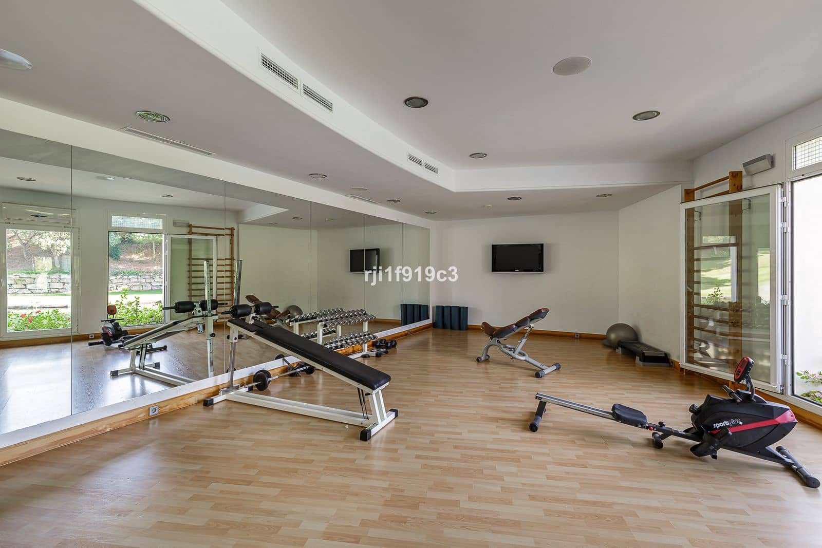 2 slaapkamer Appartement te koop in Elviria met zwembad garage - € 565.000 (Ref: 8635642)