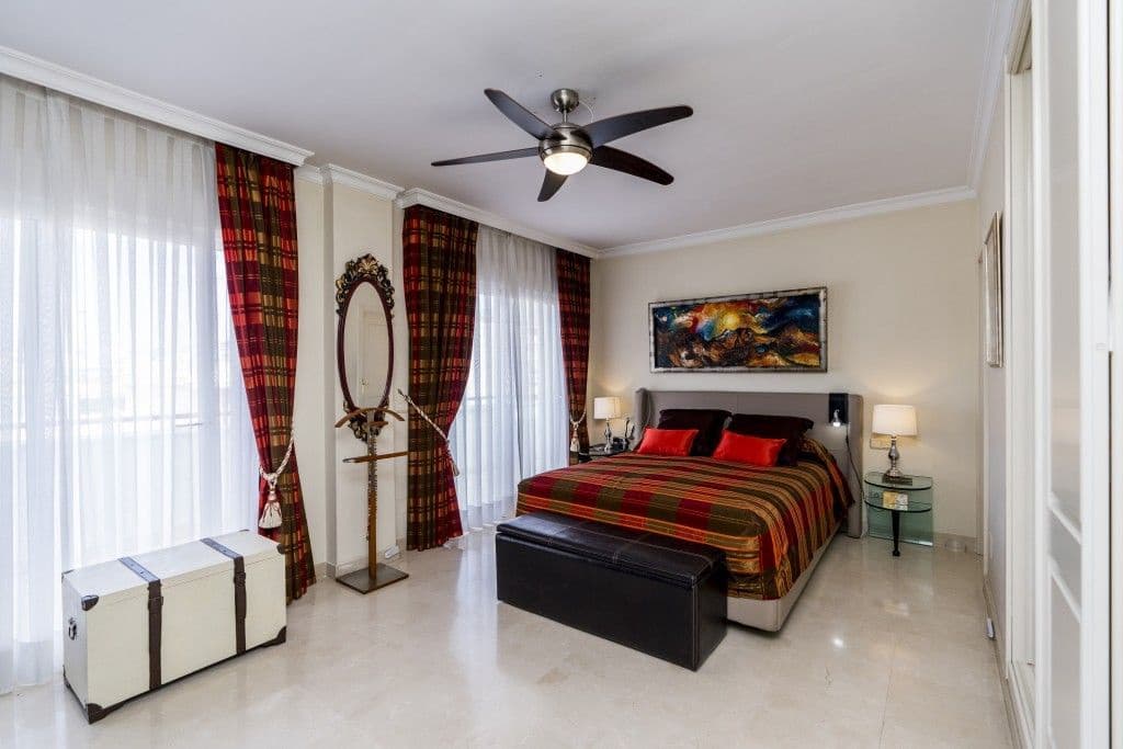 3 soveværelse Penthouse til salg i Marbella med swimmingpool garage - € 1.250.000 (Ref: 8635645)