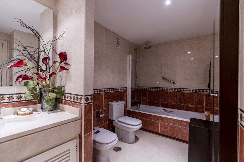 3 soveværelse Penthouse til salg i Marbella med swimmingpool garage - € 1.250.000 (Ref: 8635645)