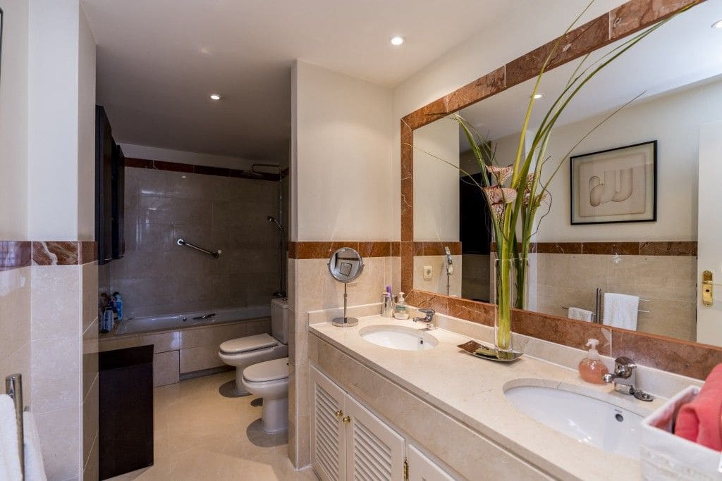 3 soveværelse Penthouse til salg i Marbella med swimmingpool garage - € 1.250.000 (Ref: 8635645)