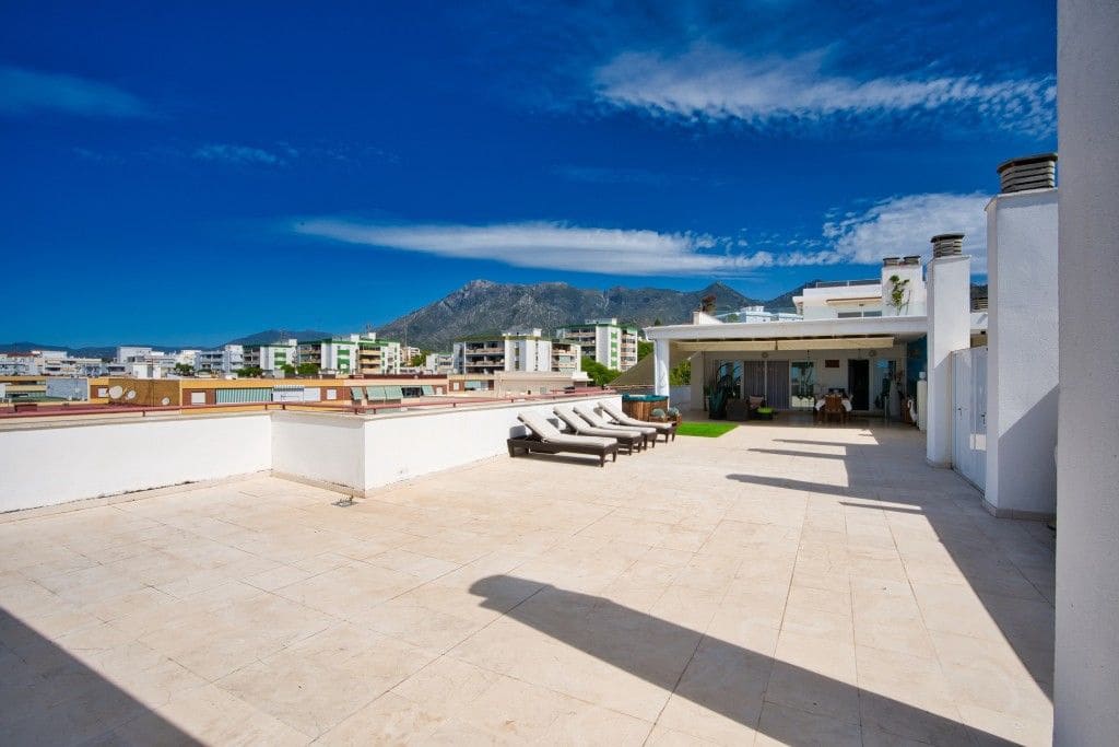 3 soveværelse Penthouse til salg i Marbella med swimmingpool garage - € 1.250.000 (Ref: 8635645)