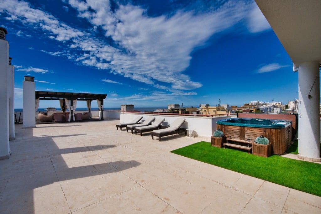 3 soveværelse Penthouse til salg i Marbella med swimmingpool garage - € 1.250.000 (Ref: 8635645)