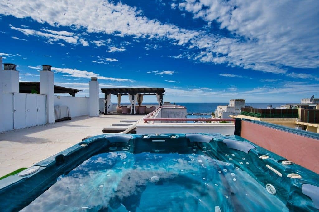 3 soveværelse Penthouse til salg i Marbella med swimmingpool garage - € 1.250.000 (Ref: 8635645)