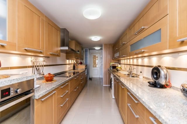 3 soveværelse Penthouse til salg i Marbella med swimmingpool garage - € 1.250.000 (Ref: 8635645)