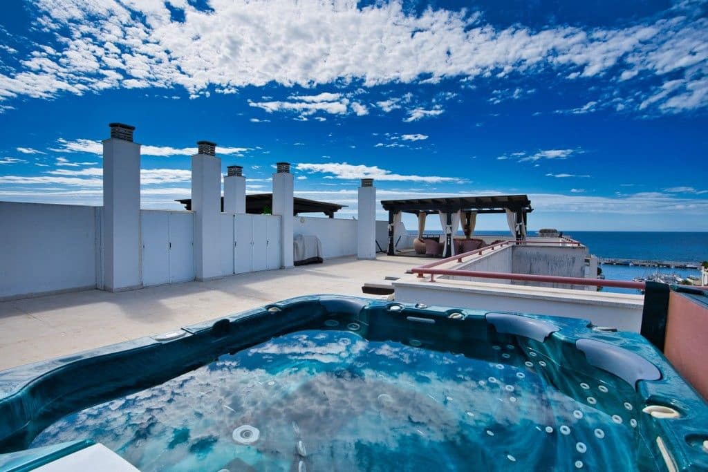 3 soveværelse Penthouse til salg i Marbella med swimmingpool garage - € 1.250.000 (Ref: 8635645)