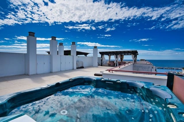 3 soveværelse Penthouse til salg i Marbella med swimmingpool garage - € 1.250.000 (Ref: 8635645)