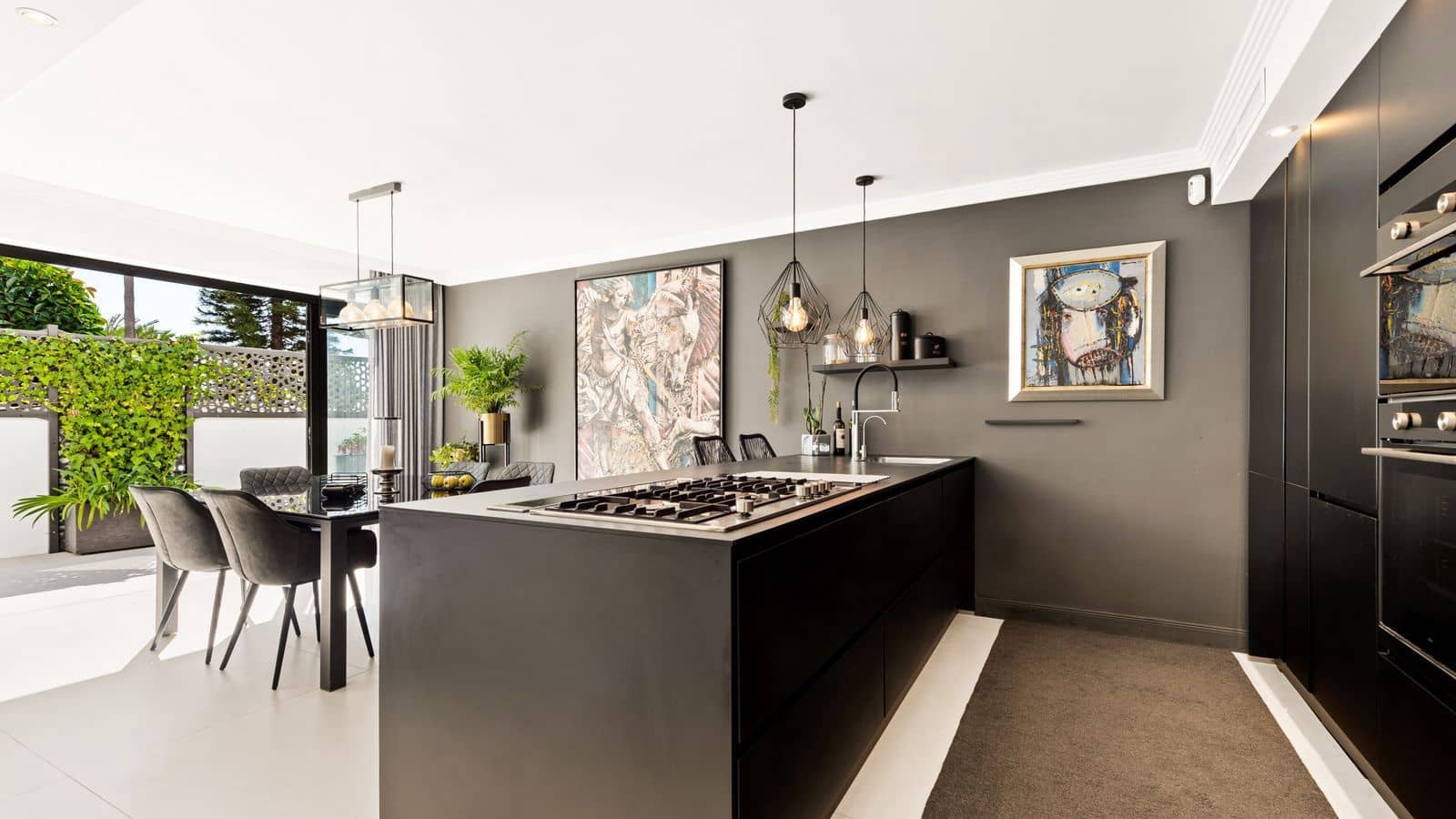 4 sovrum Villa till salu i Nueva Andalucia med pool garage - 1 450 000 € (Ref: 8637781)