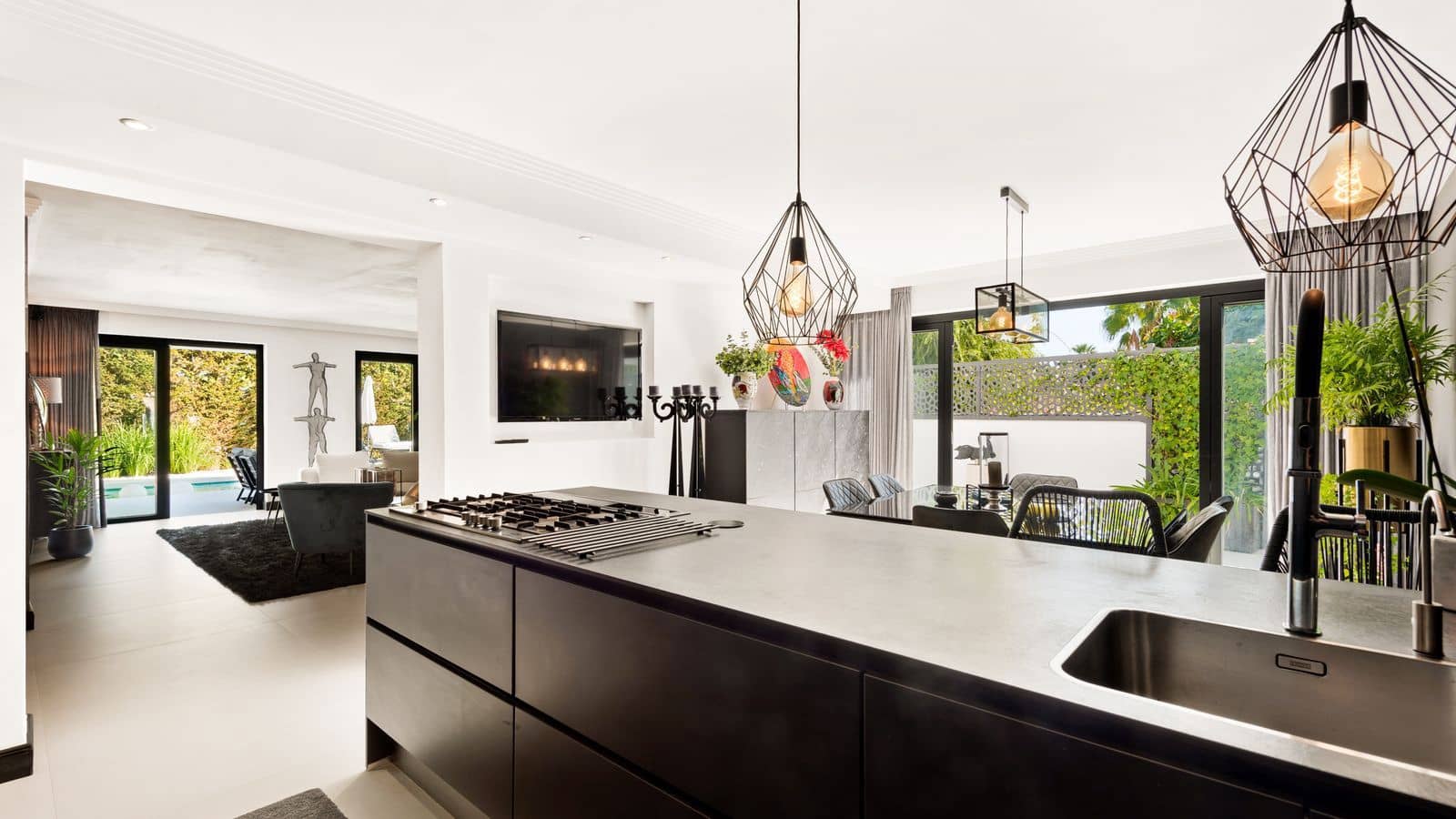 4 sovrum Villa till salu i Nueva Andalucia med pool garage - 1 450 000 € (Ref: 8637781)