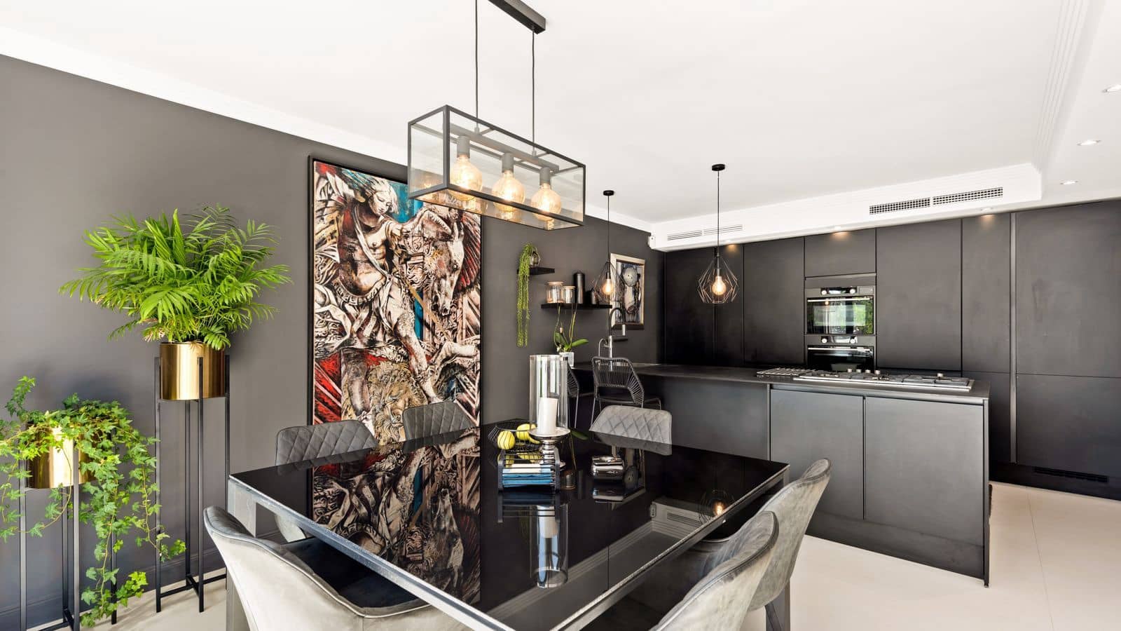 4 sovrum Villa till salu i Nueva Andalucia med pool garage - 1 450 000 € (Ref: 8637781)