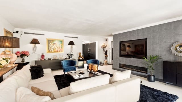 4 sovrum Villa till salu i Nueva Andalucia, Marbella med pool garage - 1 450 000 € (Ref: 8637781)