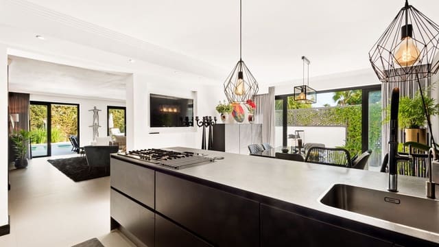 4 sovrum Villa till salu i Nueva Andalucia, Marbella med pool garage - 1 450 000 € (Ref: 8637781)