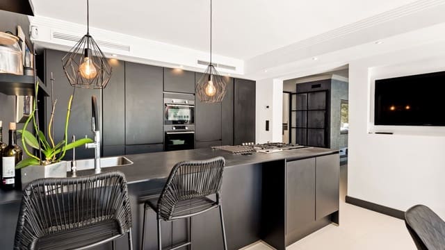 4 sovrum Villa till salu i Nueva Andalucia, Marbella med pool garage - 1 450 000 € (Ref: 8637781)