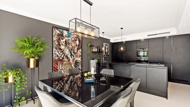 4 sovrum Villa till salu i Nueva Andalucia, Marbella med pool garage - 1 450 000 € (Ref: 8637781)