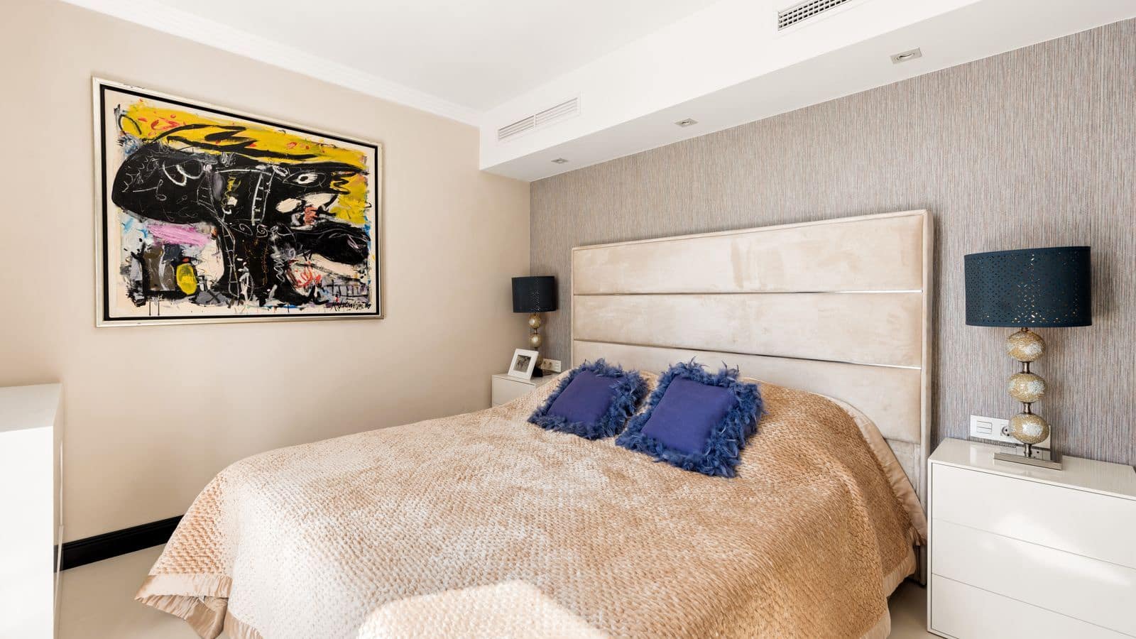 4 sovrum Villa till salu i Nueva Andalucia med pool garage - 1 450 000 € (Ref: 8637781)