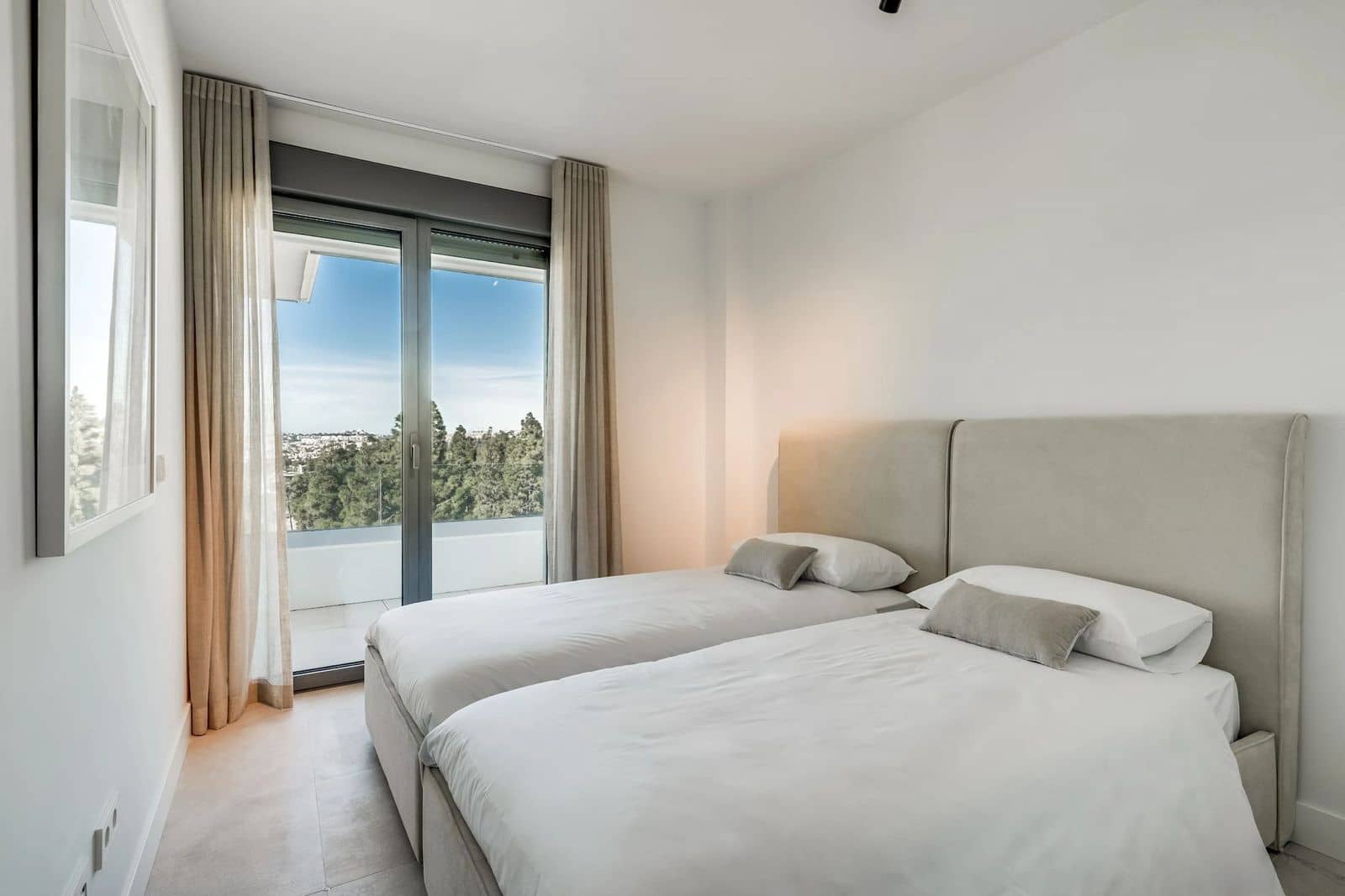 3 soveværelse Semi-Rækkehus til salg i El Chaparral med swimmingpool garage - € 895.000 (Ref: 8643894)