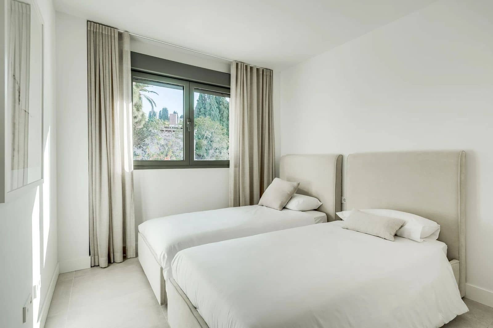 3 soveværelse Semi-Rækkehus til salg i El Chaparral med swimmingpool garage - € 895.000 (Ref: 8643894)