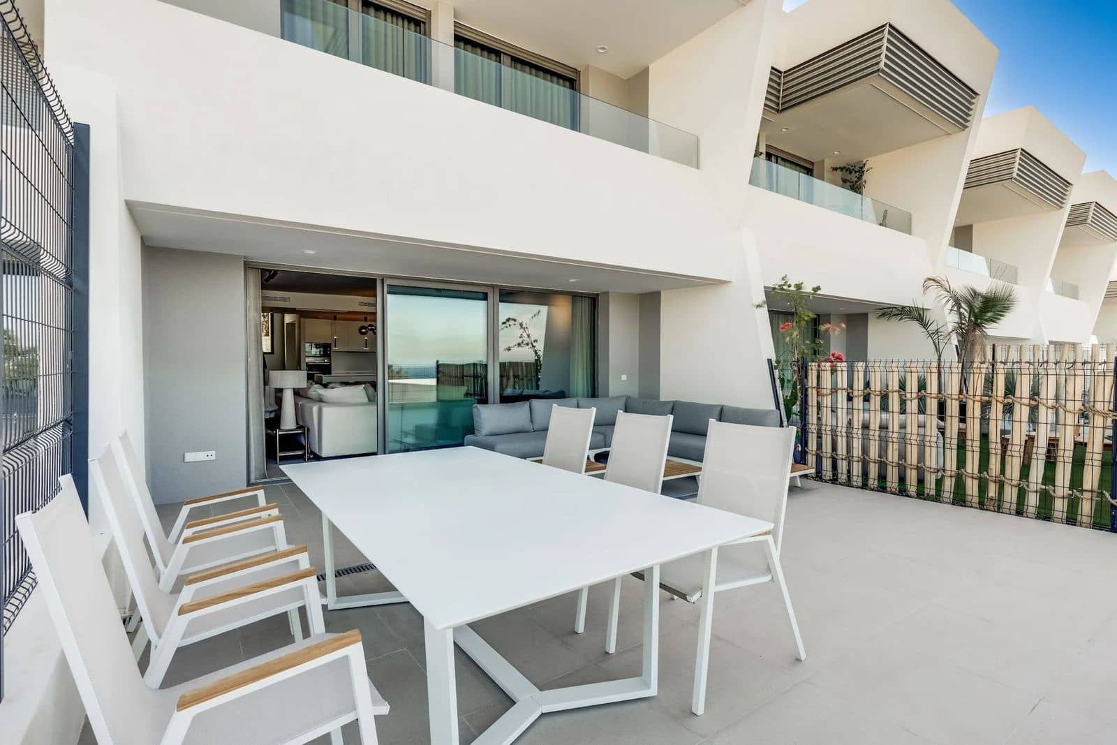 3 soveværelse Semi-Rækkehus til salg i El Chaparral med swimmingpool garage - € 895.000 (Ref: 8643894)