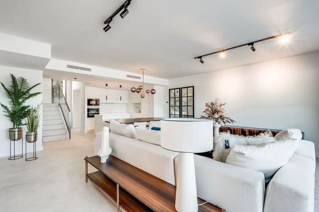 3 slaapkamer Halfvrijstaande villa te koop in El Chaparral, Mijas met zwembad garage - € 895.000 (Ref: 8643894)