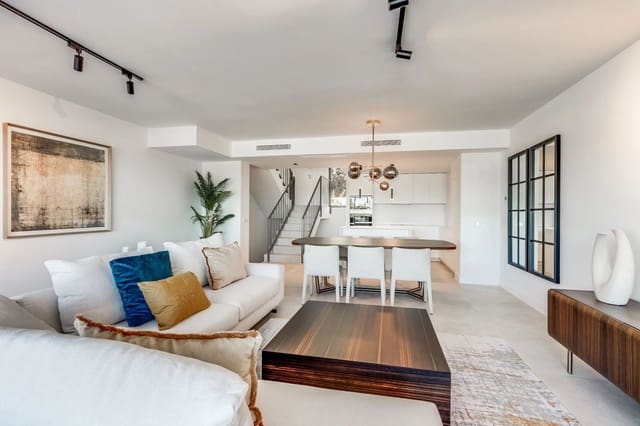 3 slaapkamer Halfvrijstaande villa te koop in El Chaparral, Mijas met zwembad garage - € 895.000 (Ref: 8643894)