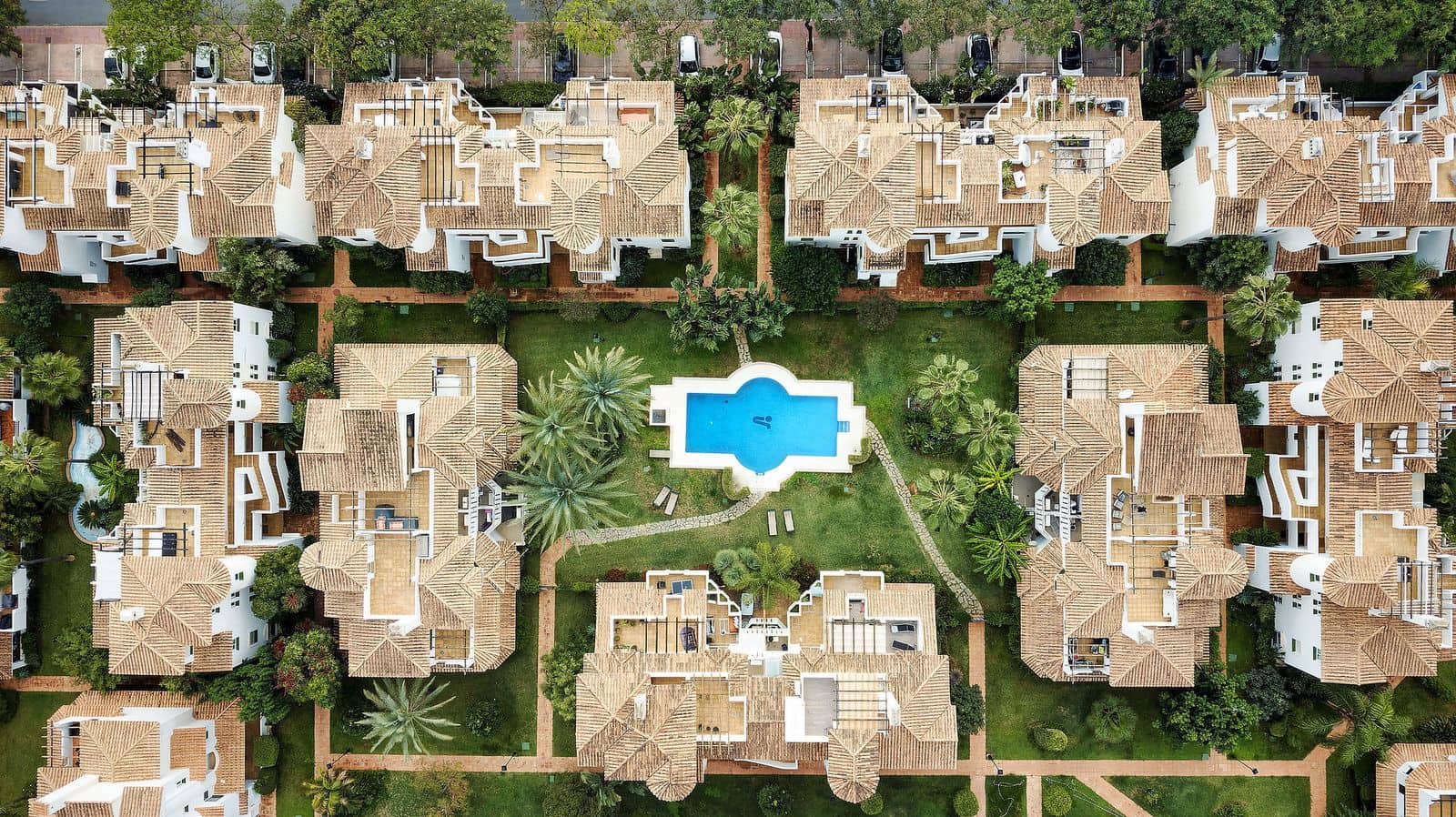 3 soveværelse Lejlighed til salg i Nueva Andalucia med swimmingpool garage - € 475.000 (Ref: 8657928)