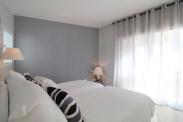 3 soverom Hus til salgs i Marbella med svømmebasseng garasje - € 560 000 (Ref: 8671394)