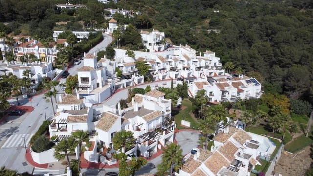 3 soverom Hus til salgs i Marbella med svømmebasseng garasje - € 560 000 (Ref: 8671394)