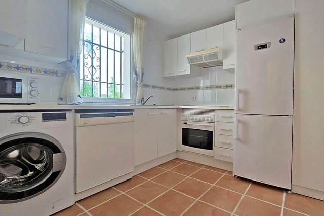 2 soveværelse Lejlighed til salg i Estepona med swimmingpool garage - € 490.000 (Ref: 8688500)