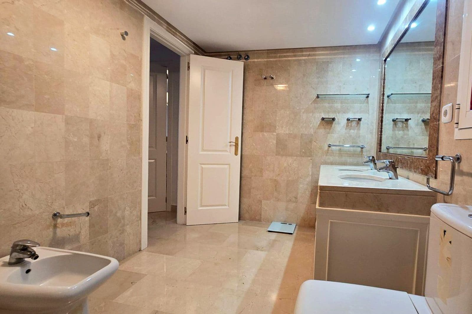 2 slaapkamer Appartement te koop in Estepona met zwembad garage - € 490.000 (Ref: 8688500)