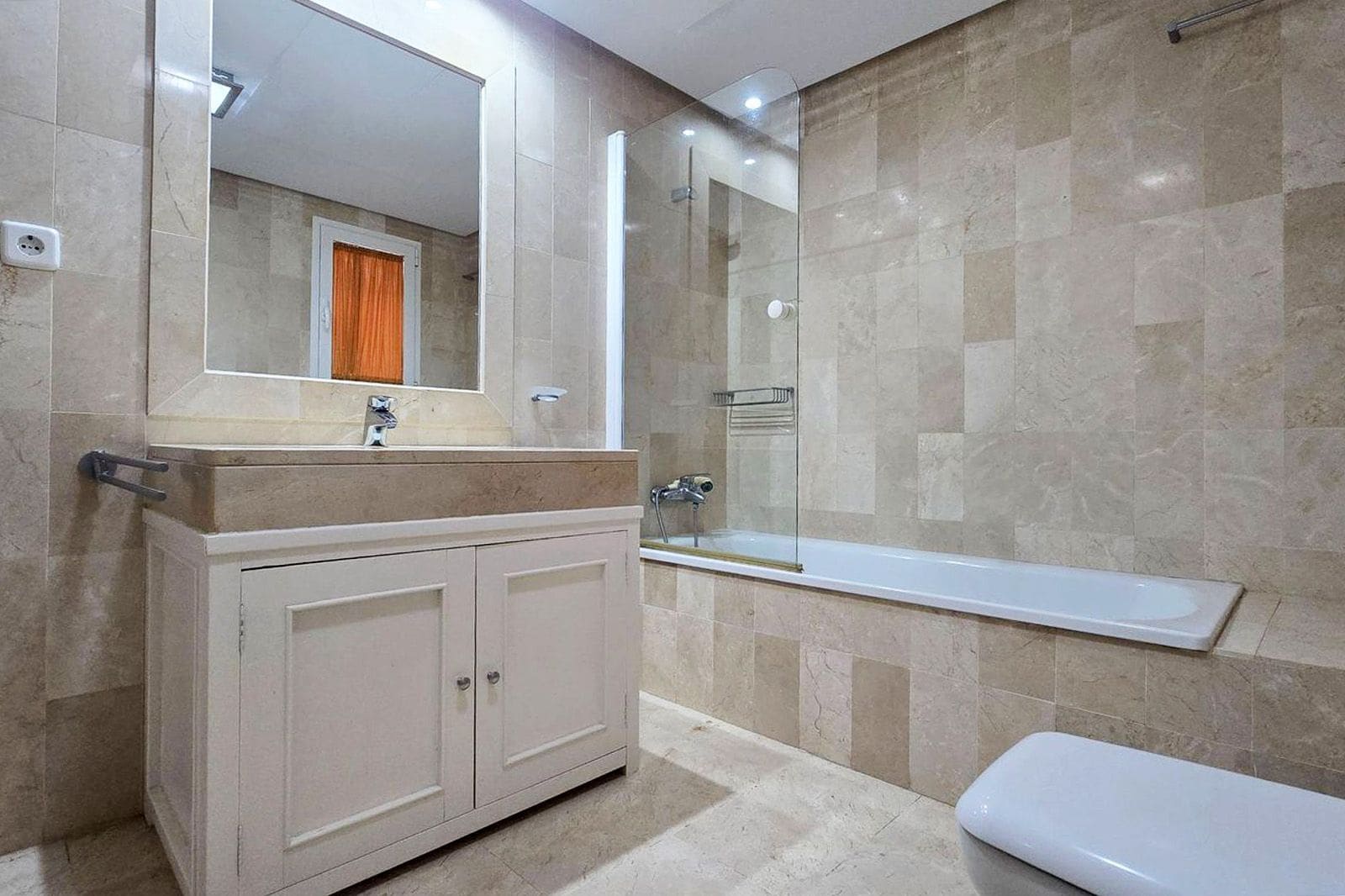 2 slaapkamer Appartement te koop in Estepona met zwembad garage - € 490.000 (Ref: 8688500)