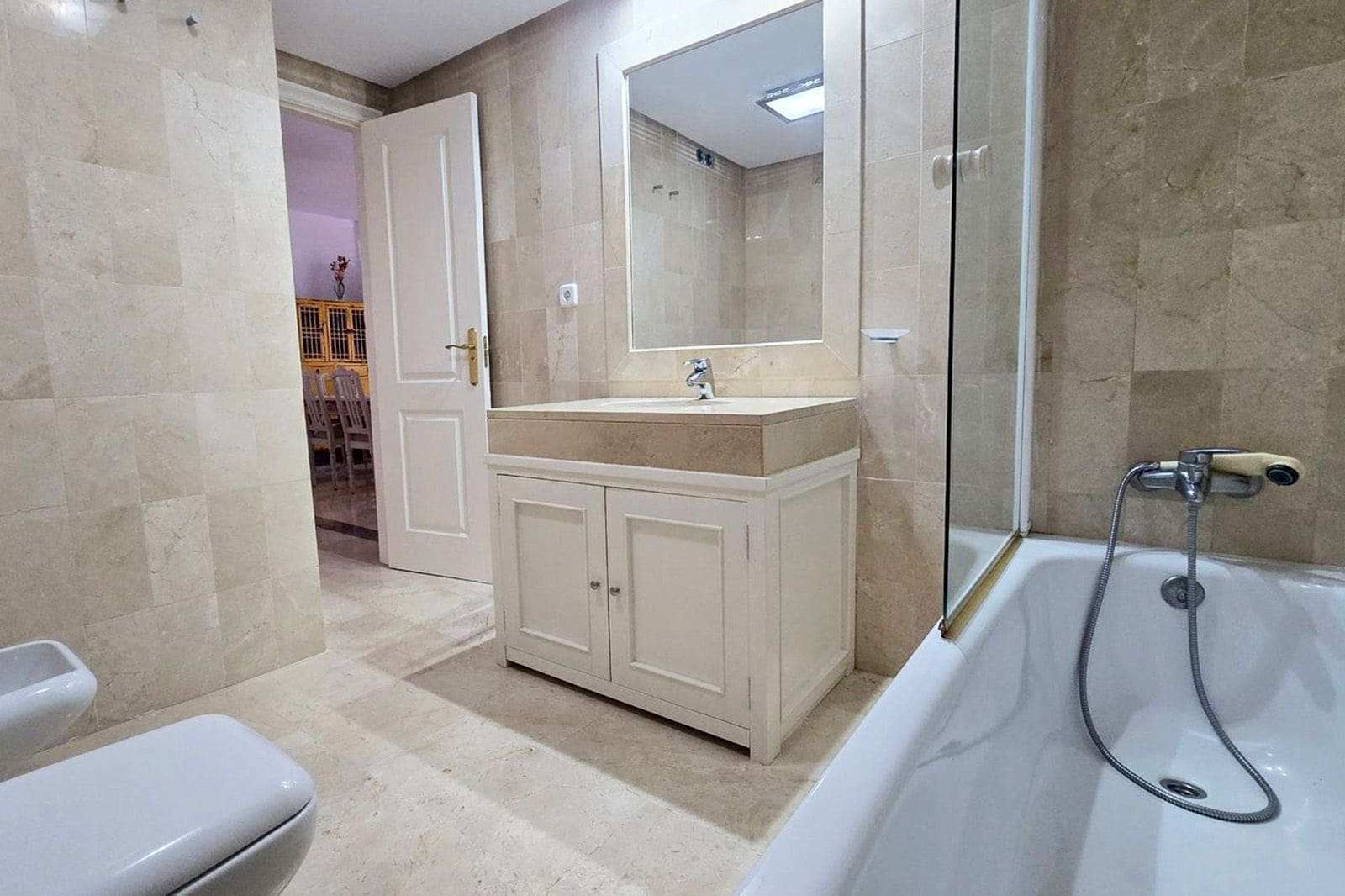 2 slaapkamer Appartement te koop in Estepona met zwembad garage - € 490.000 (Ref: 8688500)