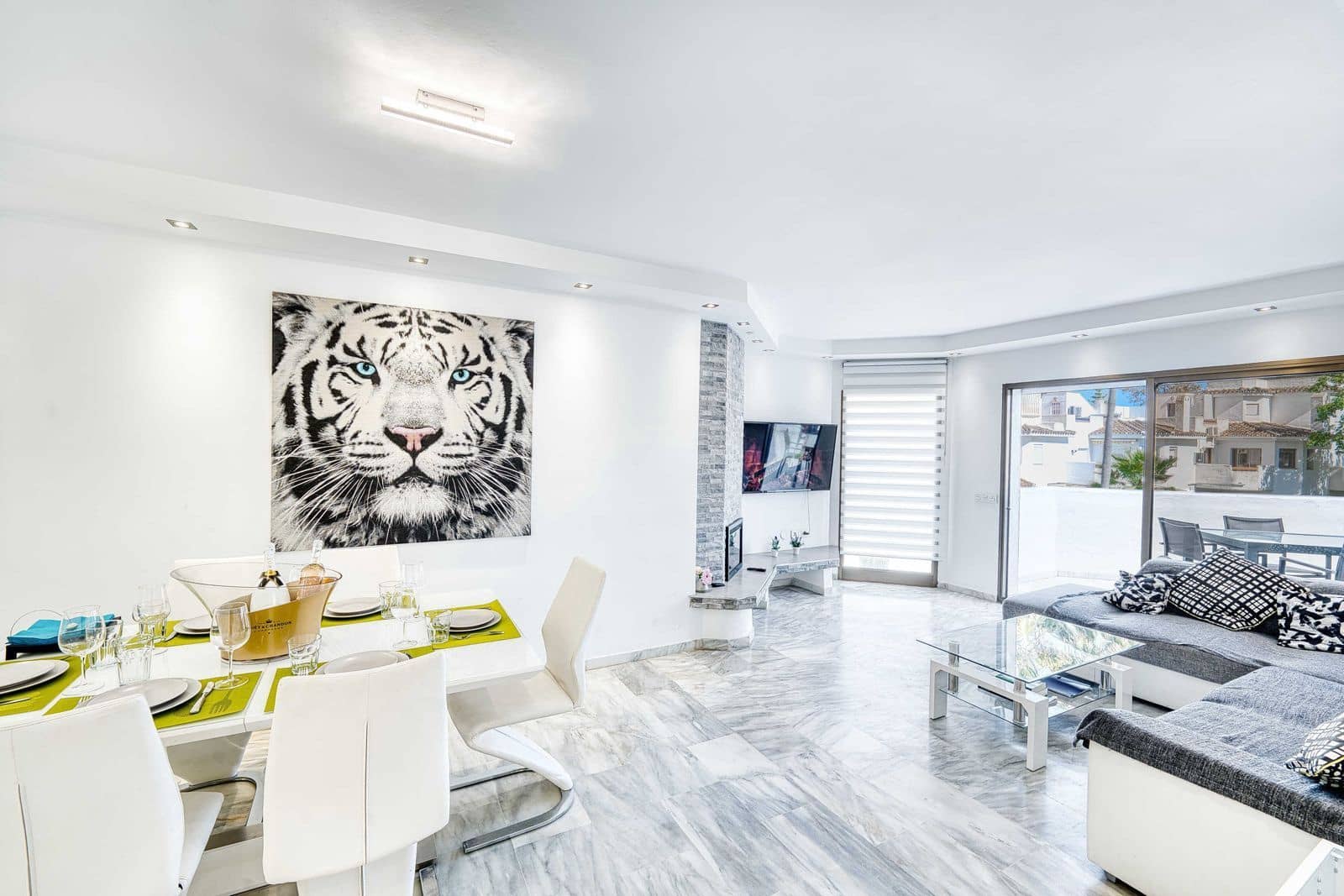 2 slaapkamer Strandappartement te koop in Elviria met zwembad garage - € 519.000 (Ref: 8690408)