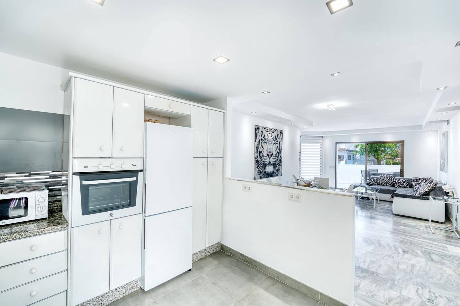 2 slaapkamer Strandappartement te koop in Elviria met zwembad garage - € 519.000 (Ref: 8690408)