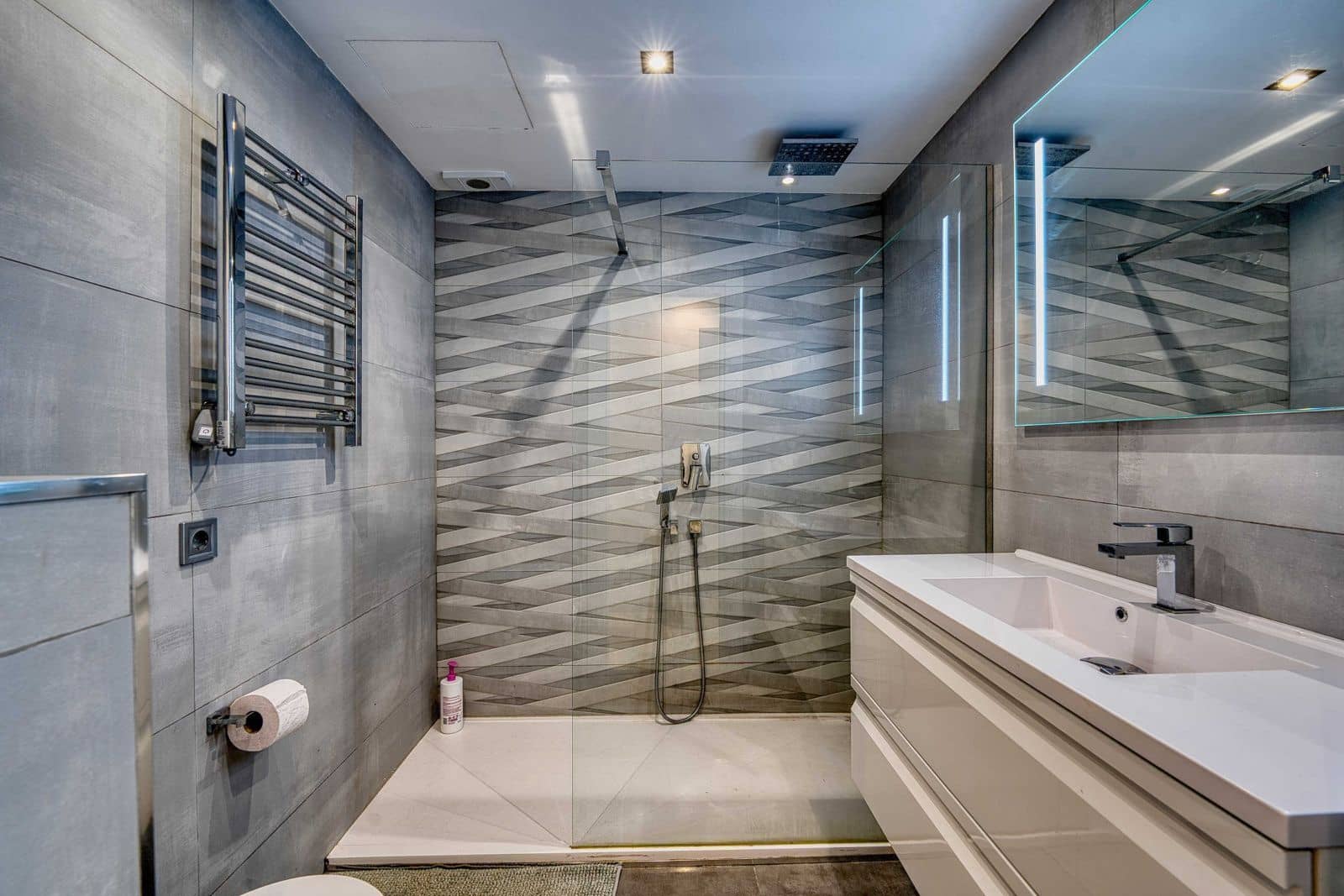 2 slaapkamer Strandappartement te koop in Elviria met zwembad garage - € 519.000 (Ref: 8690408)