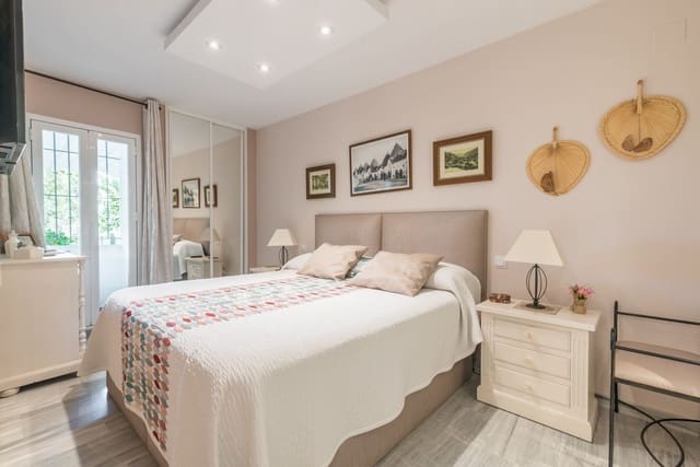 2 slaapkamer Appartement te koop in Marbella met zwembad garage - € 445.000 (Ref: 8690432)