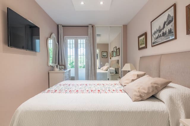 2 slaapkamer Appartement te koop in Marbella met zwembad garage - € 445.000 (Ref: 8690432)