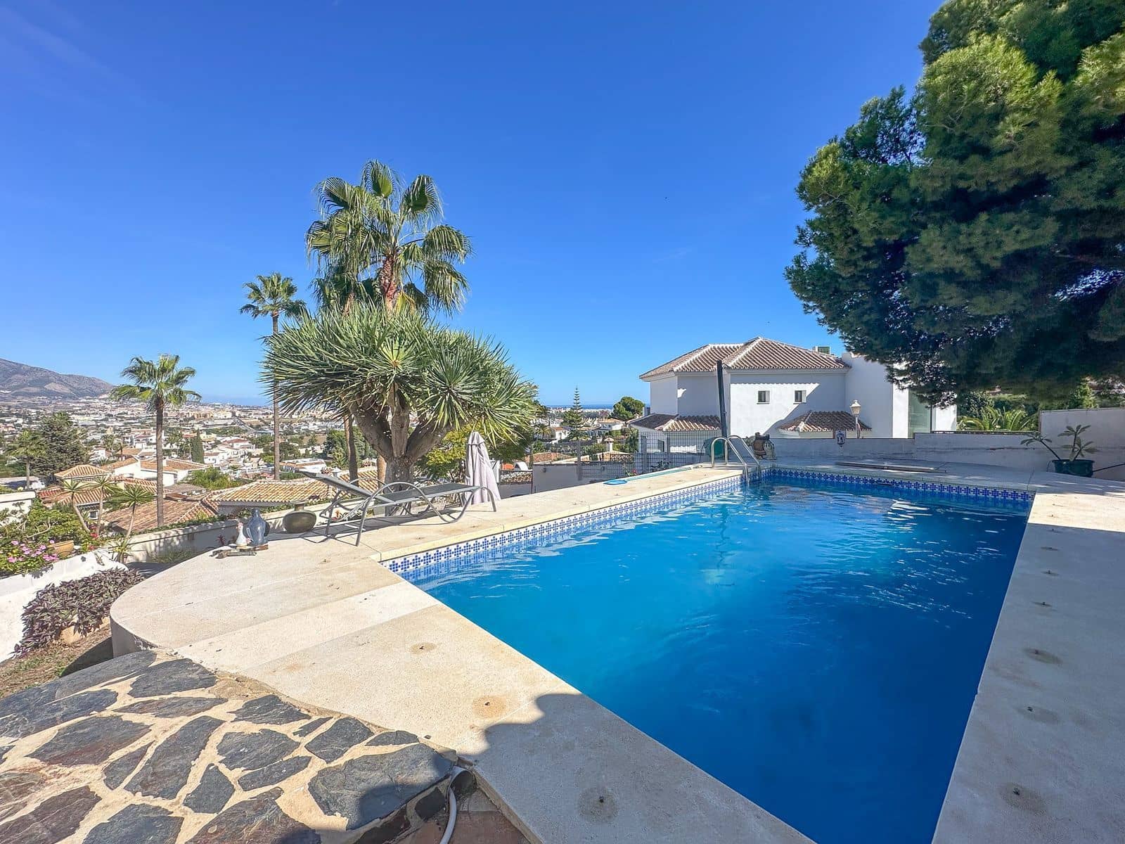 5 soveværelse Villa til salg i Cerro del Aguila med swimmingpool garage - € 675.000 (Ref: 8695841)