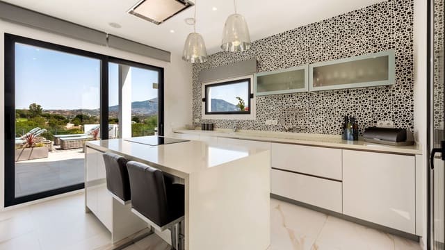 4 soverom Villa til salgs i La Cala Golf, Mijas med svømmebasseng garasje - € 1 425 000 (Ref: 8695866)