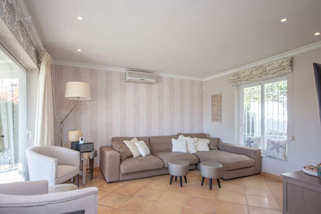 3 soveværelse Villa til salg i Calahonda, Mijas med swimmingpool garage - € 780.000 (Ref: 8734727)