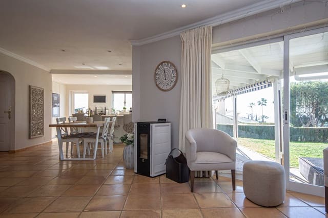 3 soveværelse Villa til salg i Calahonda, Mijas med swimmingpool garage - € 780.000 (Ref: 8734727)