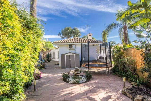 3 soveværelse Villa til salg i Calahonda, Mijas med swimmingpool garage - € 780.000 (Ref: 8734727)