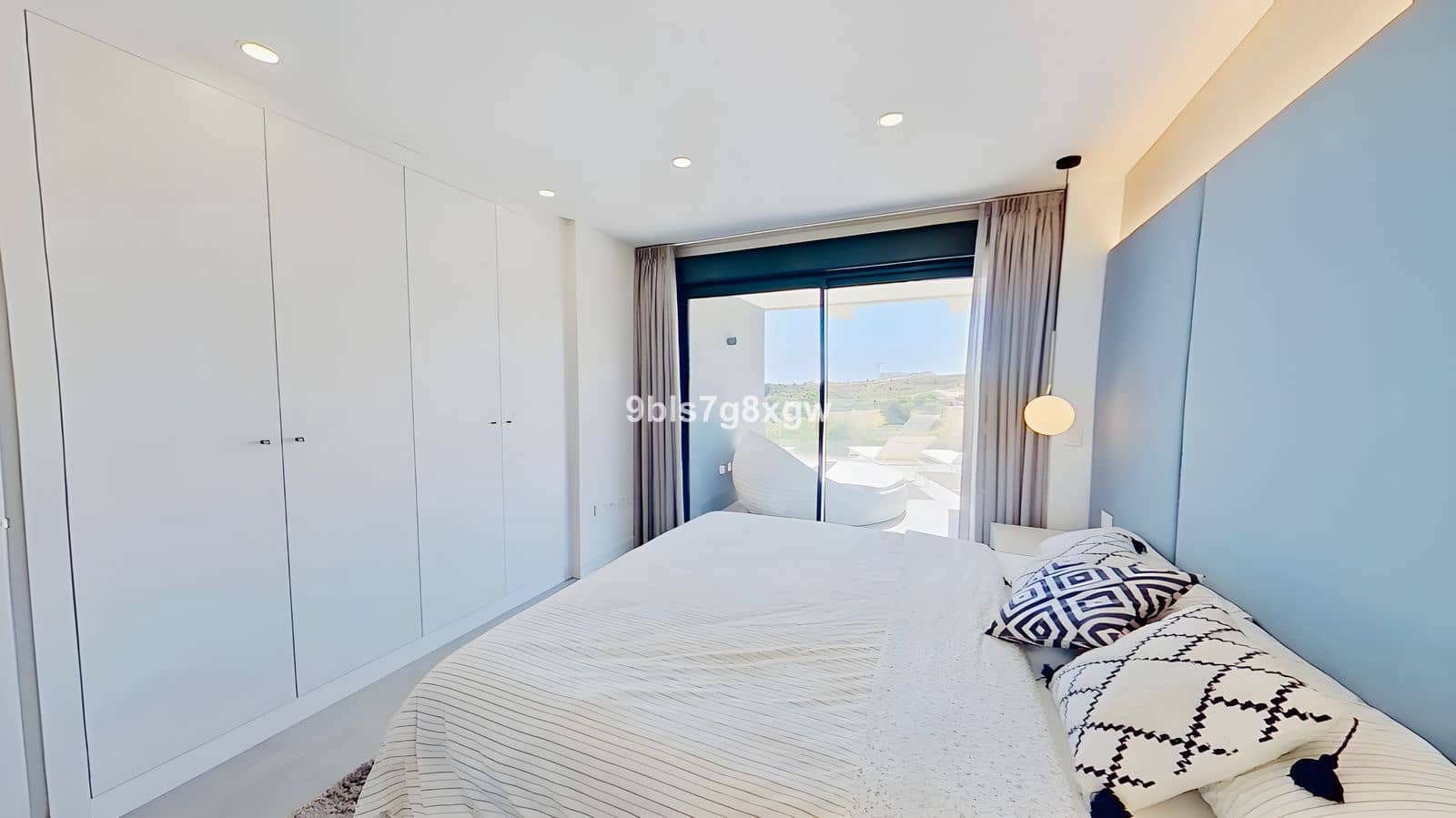 3 soveværelse Penthouse til salg i New Golden Mile med swimmingpool garage - € 665.000 (Ref: 8742726)