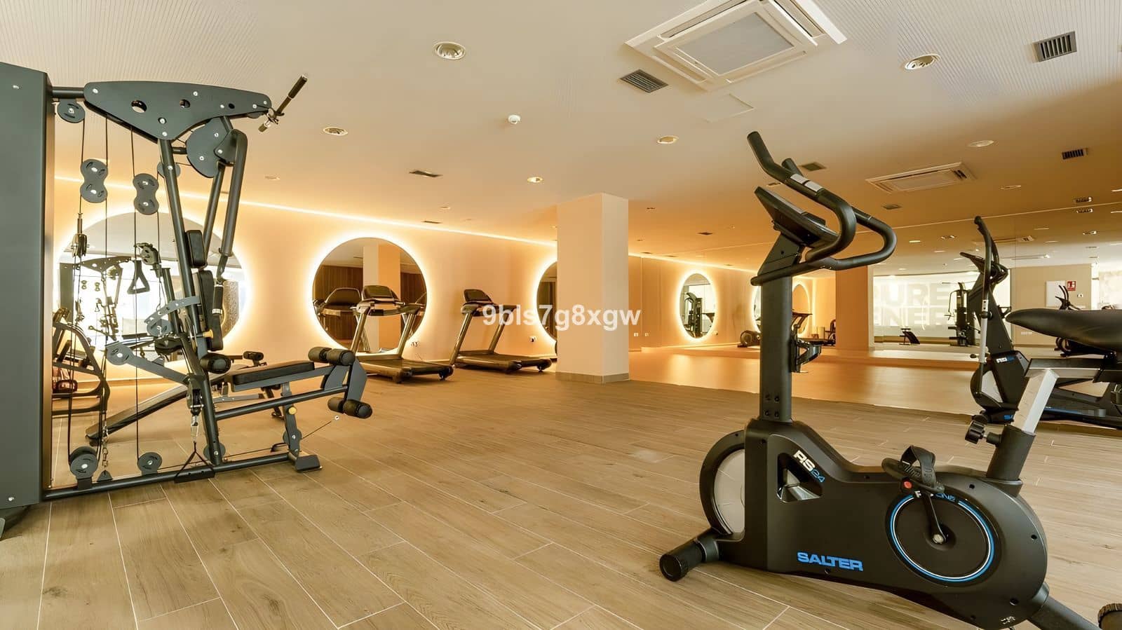 3 soveværelse Penthouse til salg i New Golden Mile med swimmingpool garage - € 665.000 (Ref: 8742726)