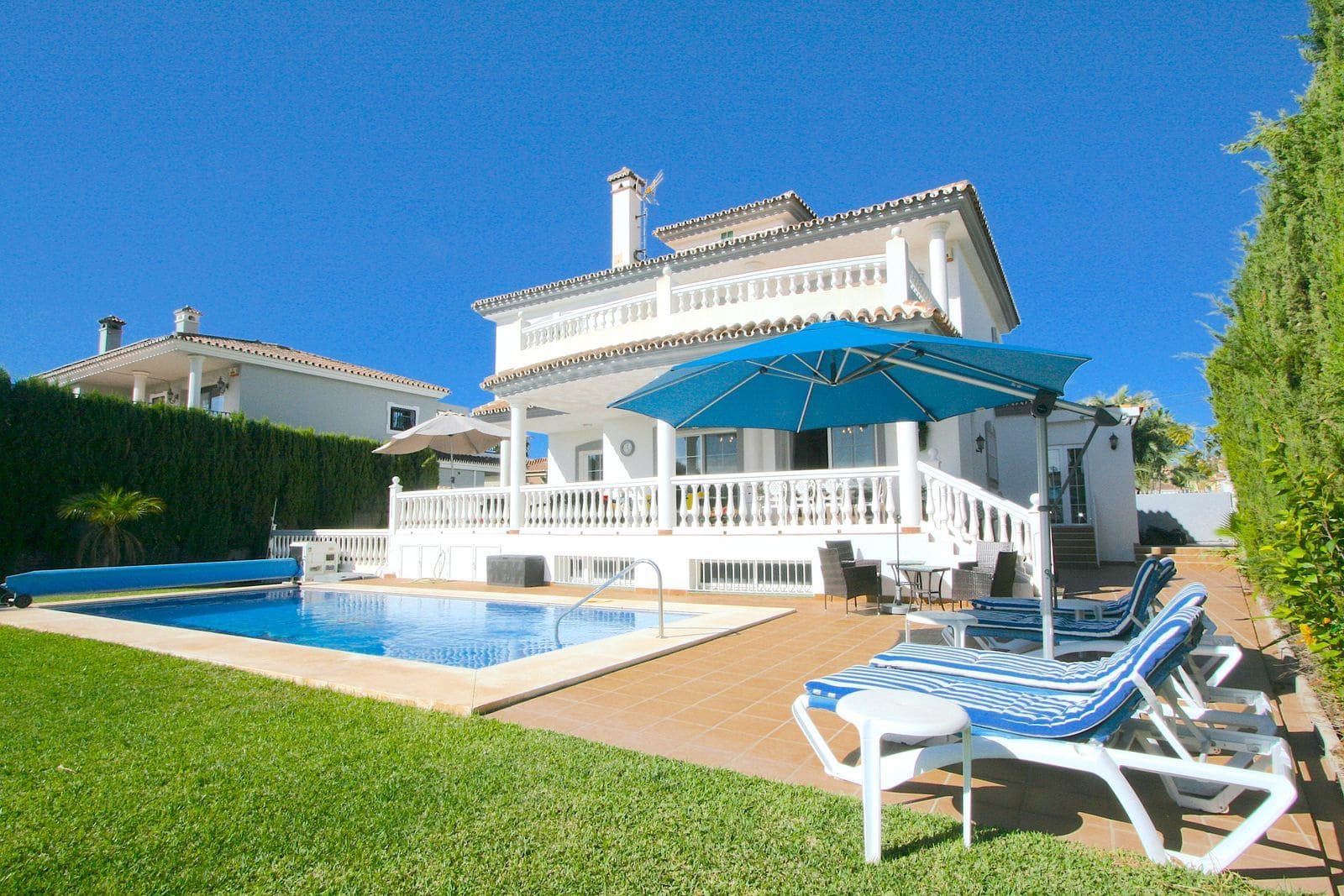 5 soverom Villa til salgs i Mijas Golf med svømmebasseng garasje - € 1 195 000 (Ref: 8744657)