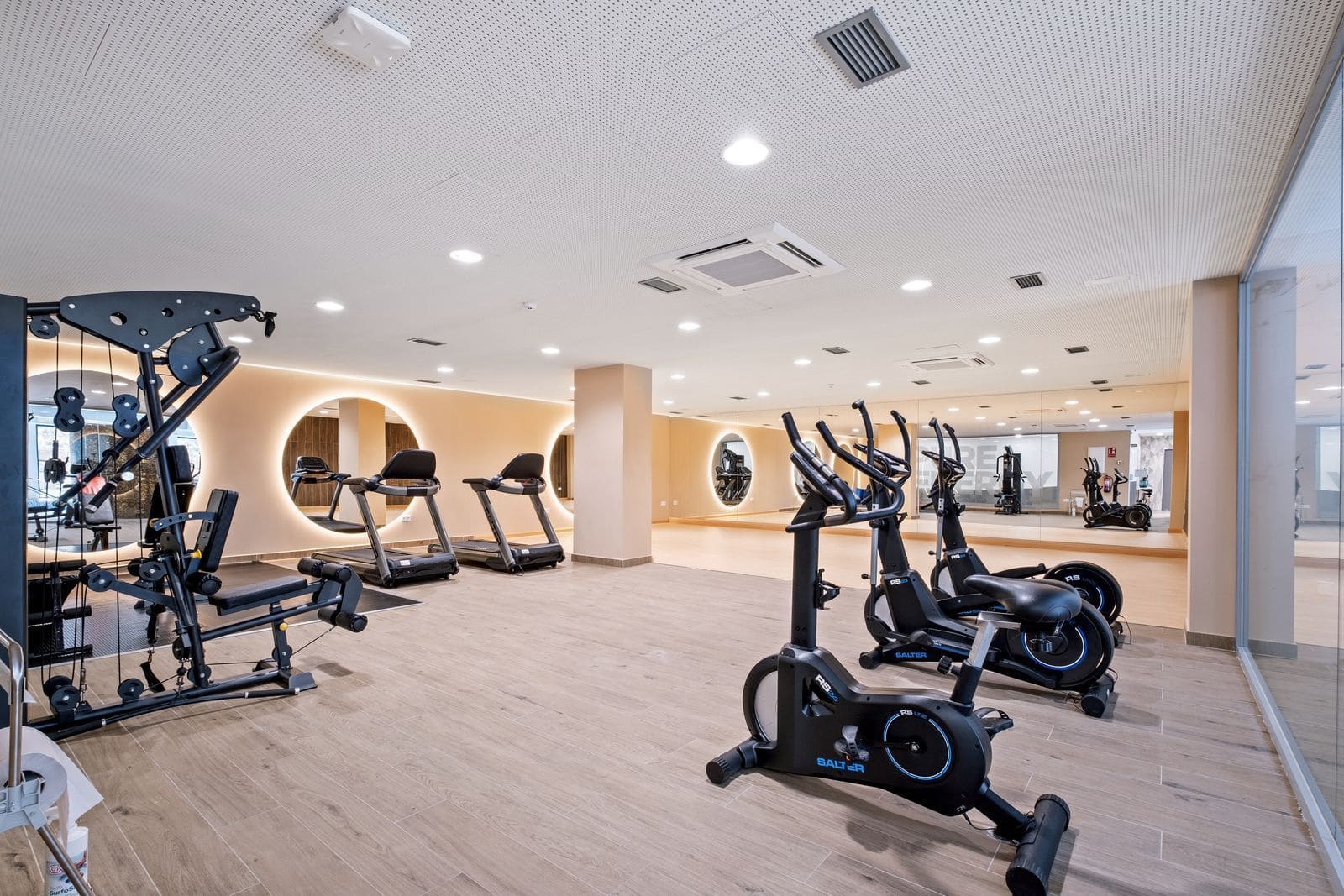 3 chambre Penthouse à vendre à Estepona avec piscine garage - 629 000 € (Ref: 8744661)