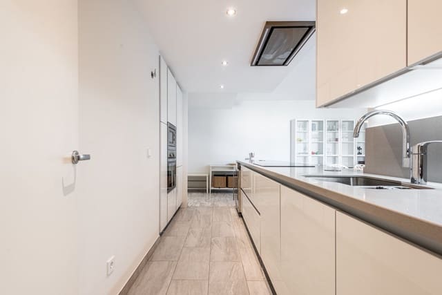 2 sovrum Takvåning till salu i Nueva Andalucia, Marbella med pool garage - 435 000 € (Ref: 8744724)