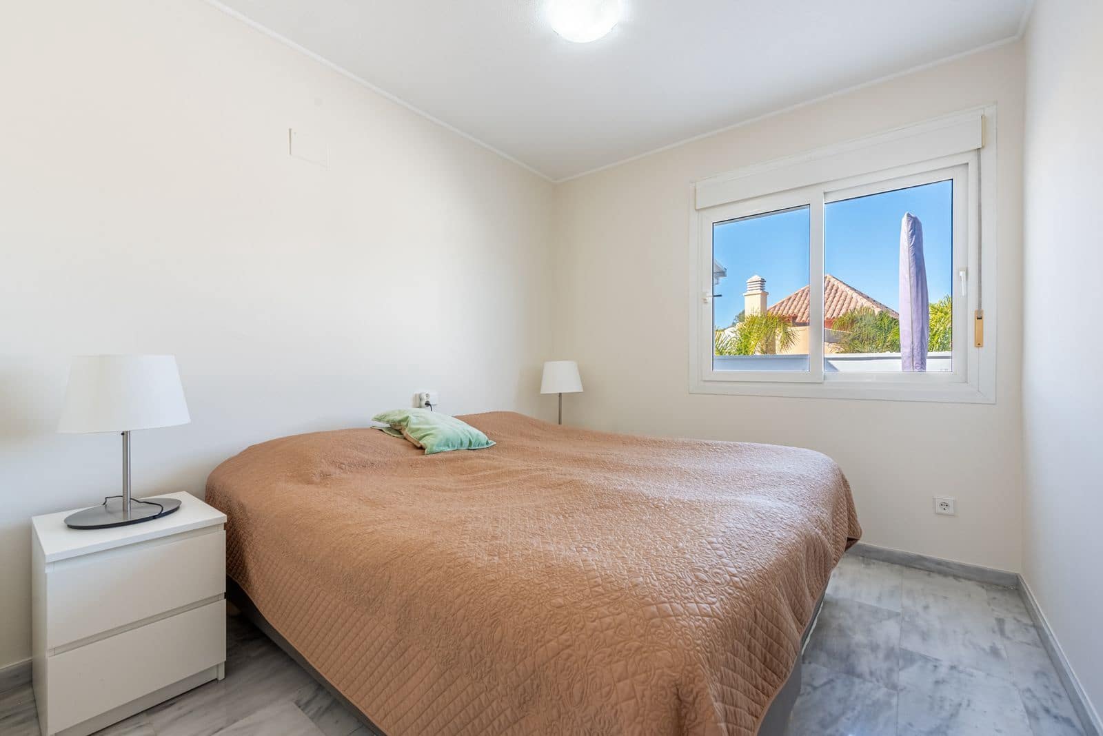 2 soverom Penthouse til salgs i Nueva Andalucia med svømmebasseng garasje - € 435 000 (Ref: 8744724)