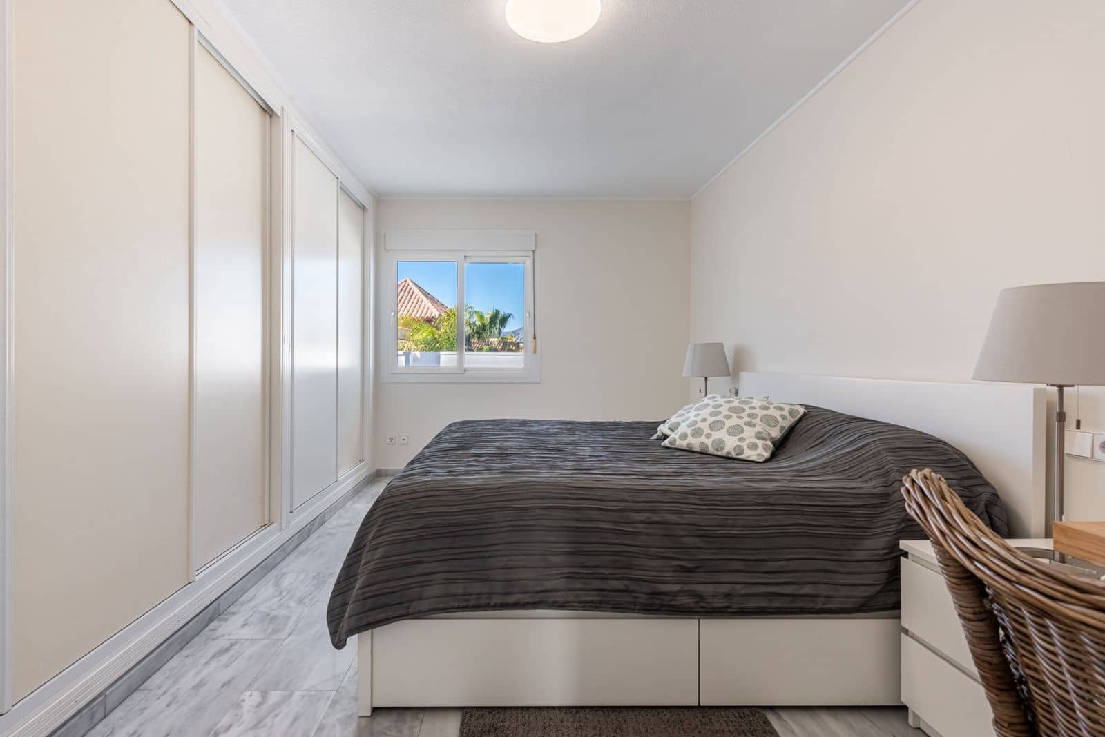 2 soverom Penthouse til salgs i Nueva Andalucia med svømmebasseng garasje - € 435 000 (Ref: 8744724)